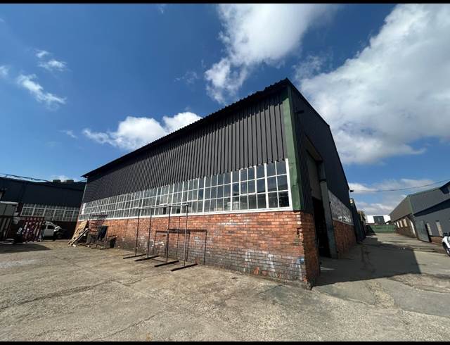 300M² WAREHOUSE TO LET IN INDUSTRIA WEST
