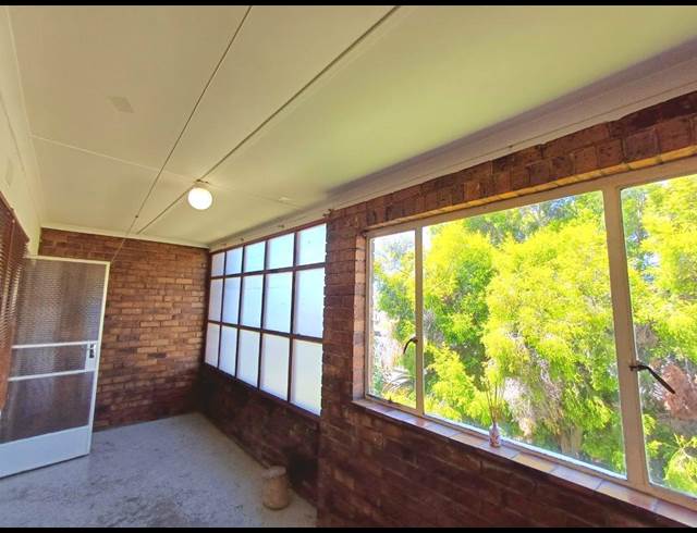 2 bed property to rent in LANGERUG