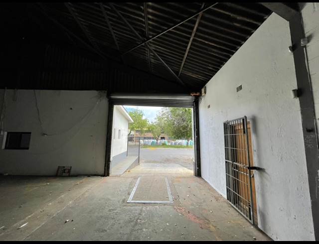 1,050M² WAREHOUSE TO LET IN BEACONVALE