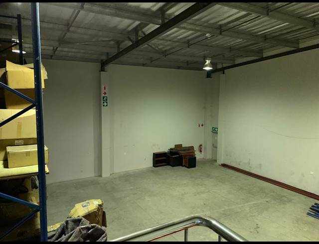 390M² WAREHOUSE TO LET IN RED HILL