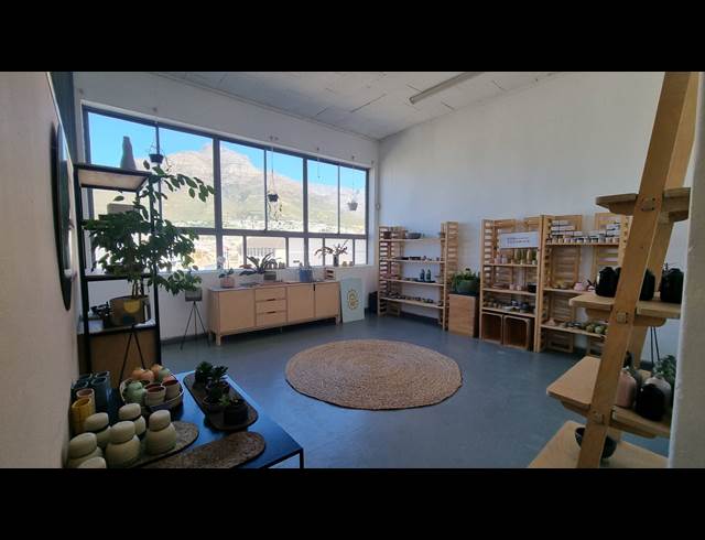 500M² BUSINESS TO LET IN WOODSTOCK