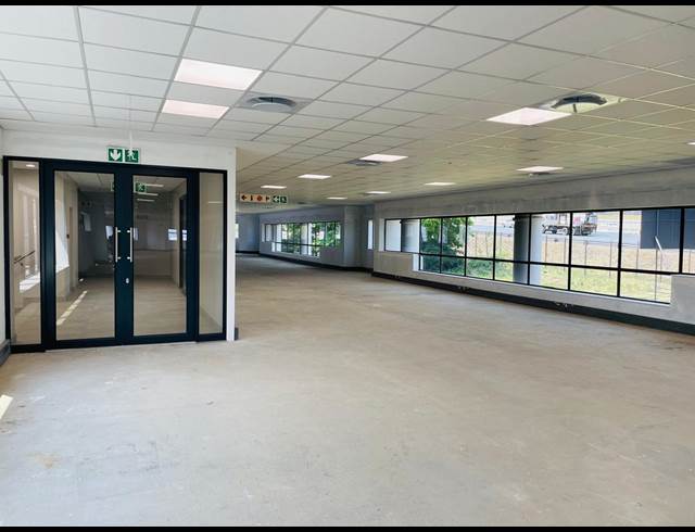 425M² OFFICE TO LET IN VORNA VALLEY