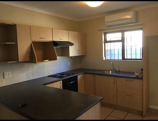 3 BEDROOM PROPERTY TO RENT IN UITZICHT