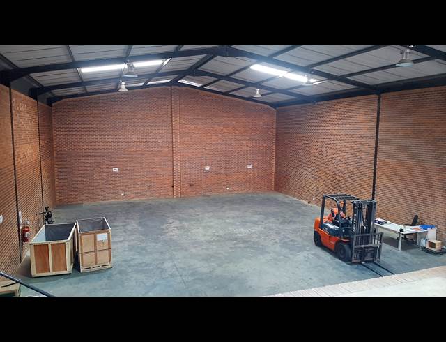 530M² WAREHOUSE TO LET IN POMONA