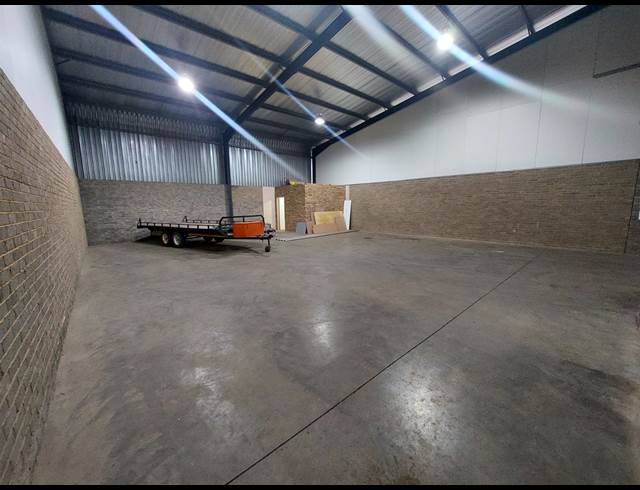 320M² FACTORY TO LET IN APEX