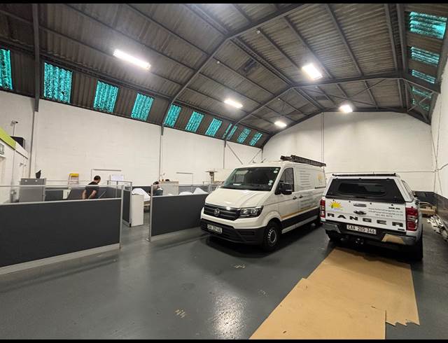 228M² WAREHOUSE TO LET IN PAROW EAST