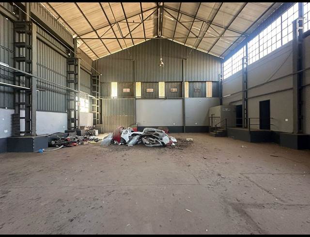 360M² WAREHOUSE TO LET IN MANUFACTA