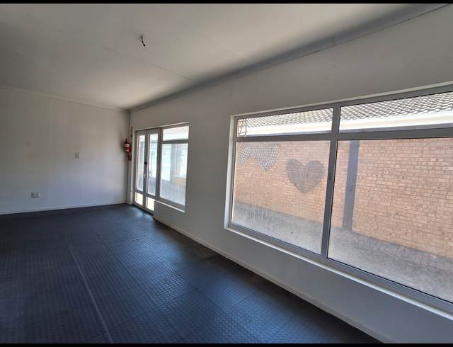 83.50M² OFFICE TO LET IN GONUBIE