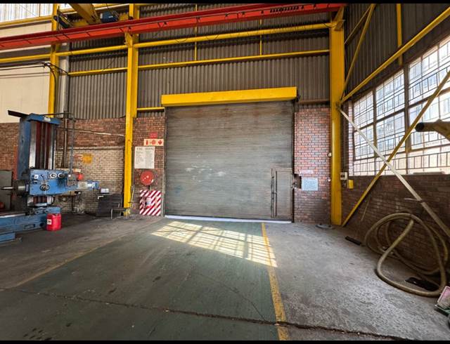 2,300M² WAREHOUSE TO LET IN ROBERTVILLE