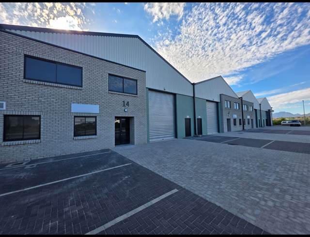 1,098M² WAREHOUSE TO LET IN FIRGROVE