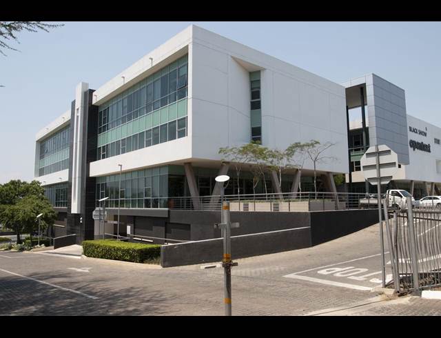 733M² OFFICE TO LET IN MAGALIESSIG
