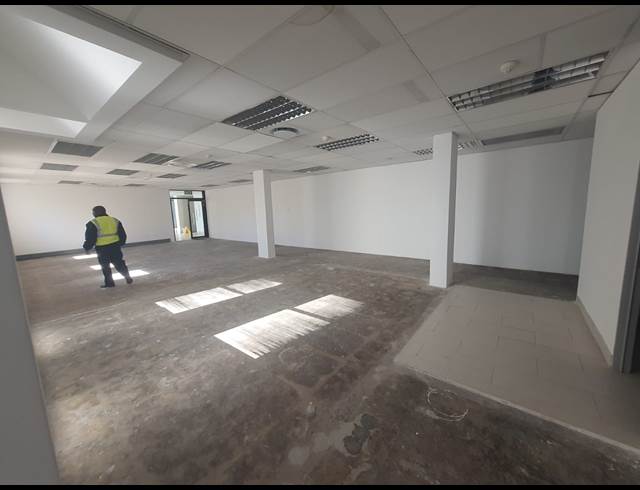 760M² OFFICE TO LET IN ZWARTKOP