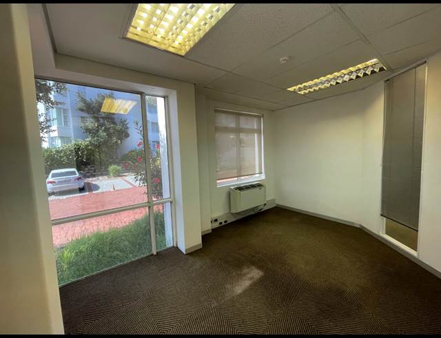 977M² OFFICE TO LET IN WATERFRONT