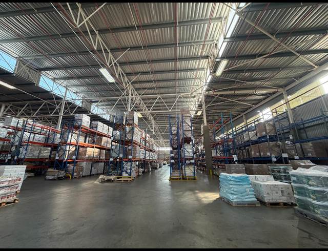 7,838M² WAREHOUSE TO LET IN CLAYVILLE