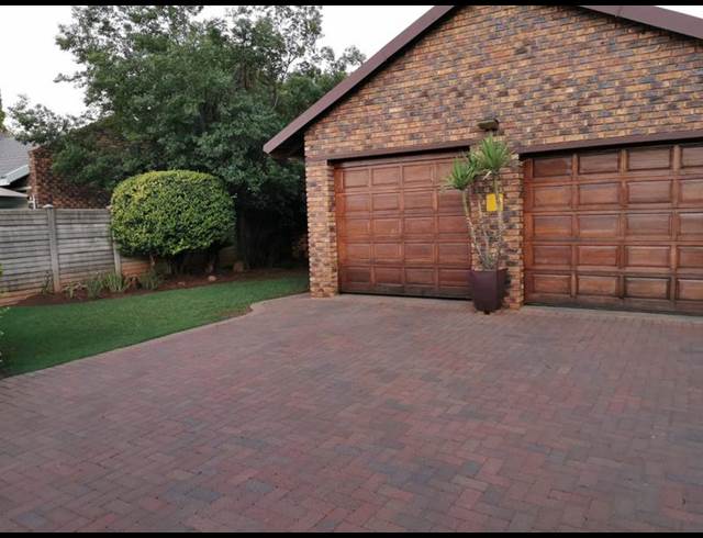 3 BEDROOM PROPERTY TO RENT IN GOLF PARK