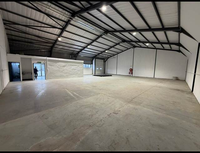 362M² WAREHOUSE TO LET IN RETREAT