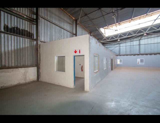 1,545M² WAREHOUSE TO LET IN HALFWAY HOUSE