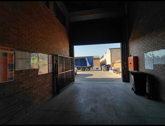 500M² WAREHOUSE TO LET IN POMONA