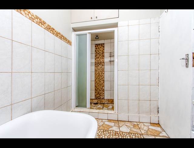 2 BEDROOM APARTMENT TO LET IN ROSEBANK