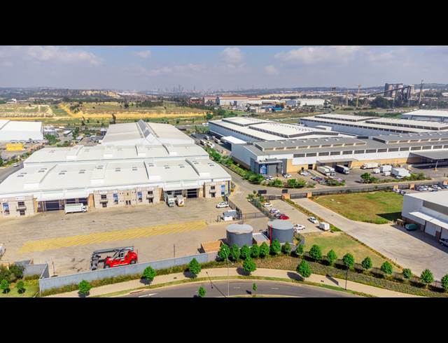 2,494M² WAREHOUSE TO LET IN GOSFORTH PARK