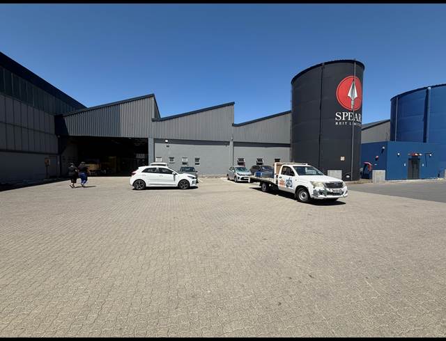 999M² WAREHOUSE TO LET IN BLACKHEATH INDUSTRIAL