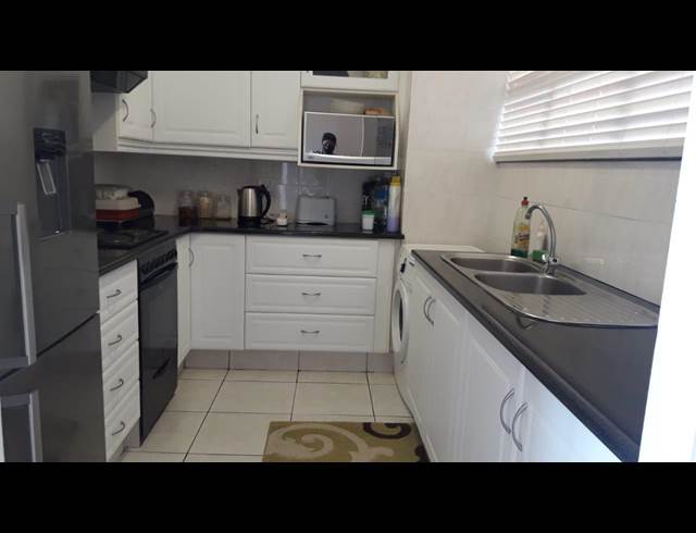 2 BEDROOM FLAT TO LET IN ESSENWOOD