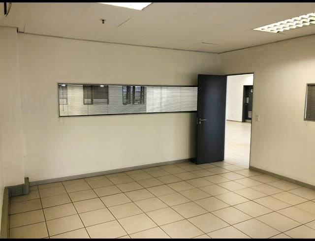 3,893M² WAREHOUSE TO LET IN POMONA
