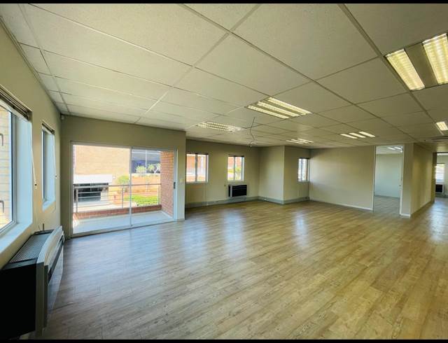 365M² OFFICE TO LET IN FOURWAYS