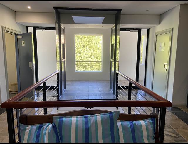 135M² BUSINESS TO LET IN WESTLAKE