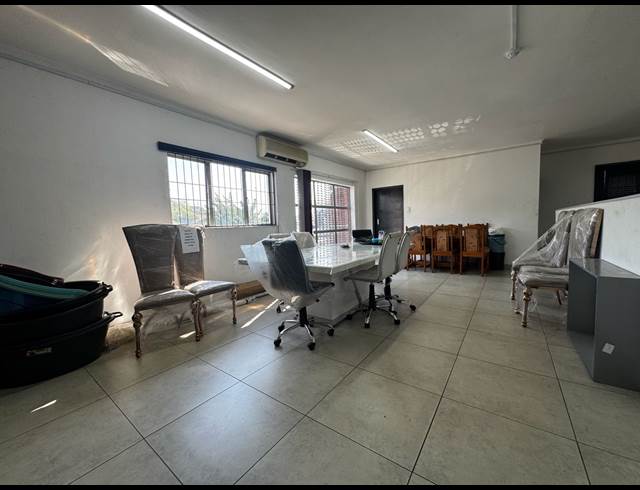 2,250M² WAREHOUSE TO LET IN PHOENIX INDUSTRIAL