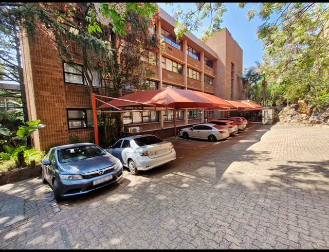 130M² OFFICE TO LET IN HOUGHTON ESTATE
