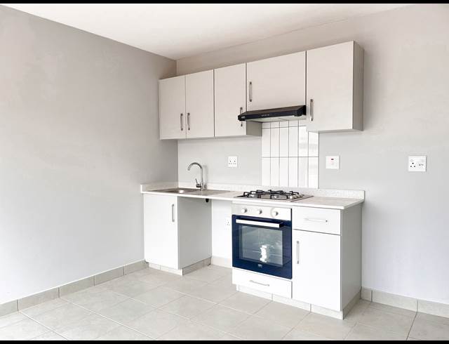 1 BEDROOM PROPERTY TO RENT IN HILLCREST CENTRAL