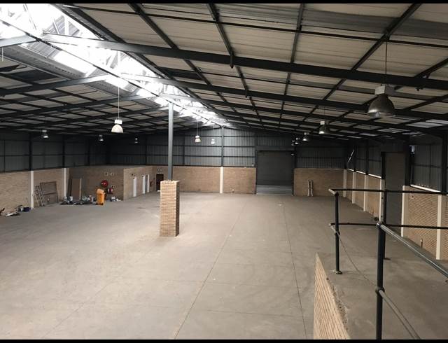 2,120M² WAREHOUSE TO LET IN NORTH RIDING