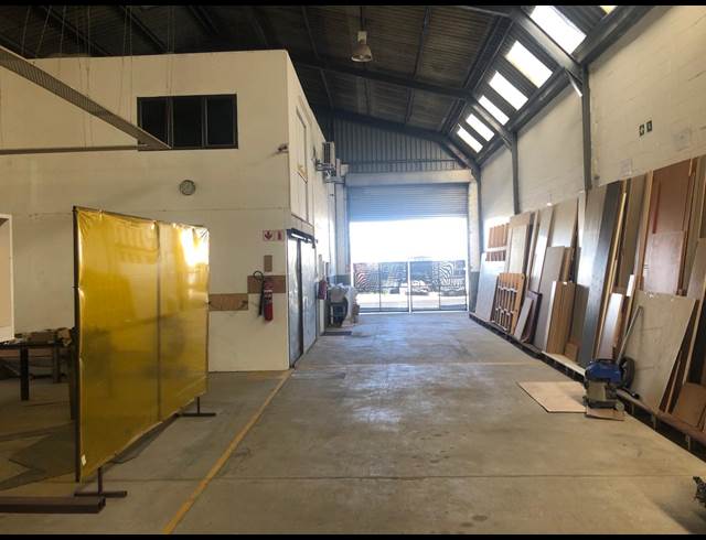 619M² WAREHOUSE RENTED IN STIKLAND INDUSTRIAL