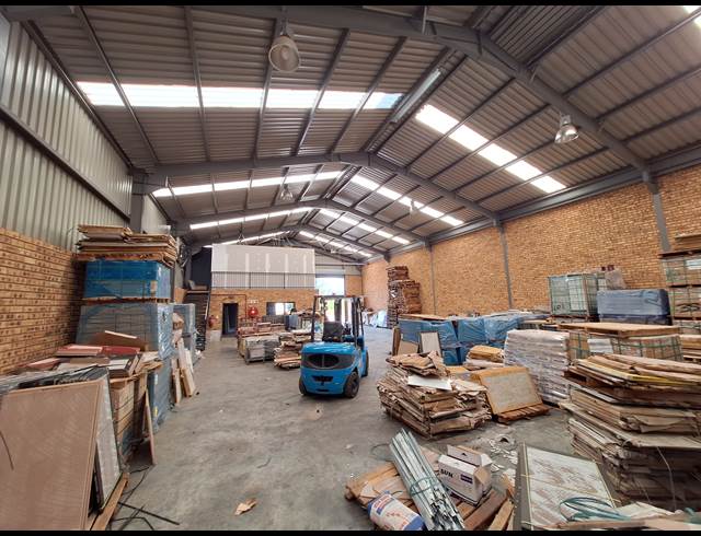 472M² WAREHOUSE TO LET IN STRIJDOMPARK