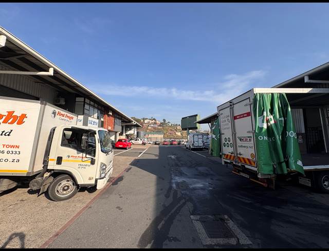 262M² WAREHOUSE TO LET IN RED HILL