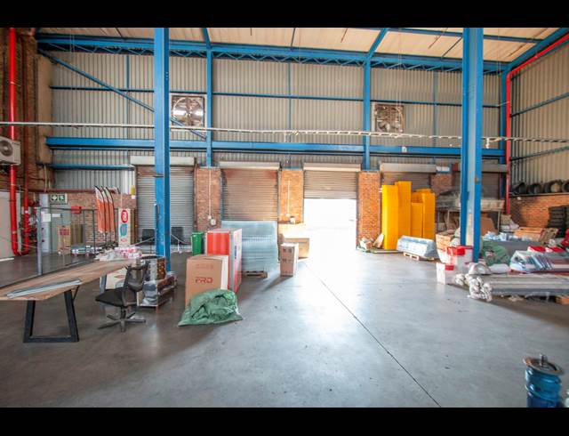 2,128M² WAREHOUSE TO LET IN SPARTAN
