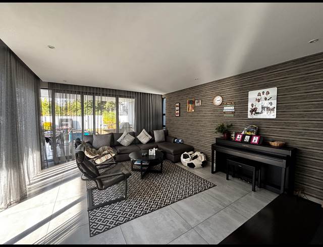 4 BEDROOM CLUSTER TO LET IN SANDOWN