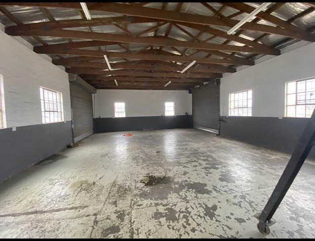 210M² WAREHOUSE TO LET IN GLEN ANIL