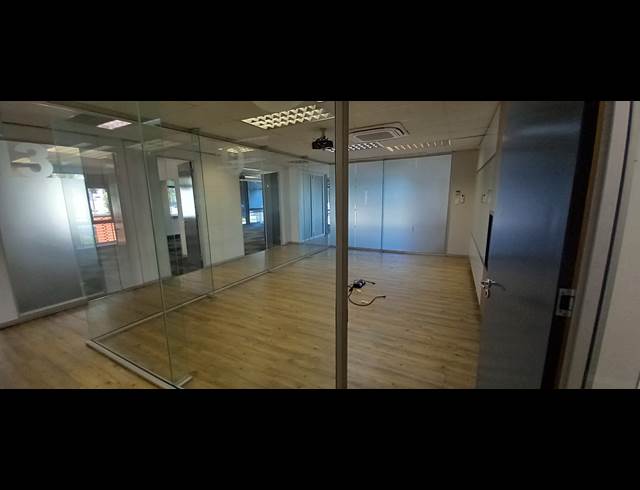 724M² OFFICE TO LET IN BRYANSTON