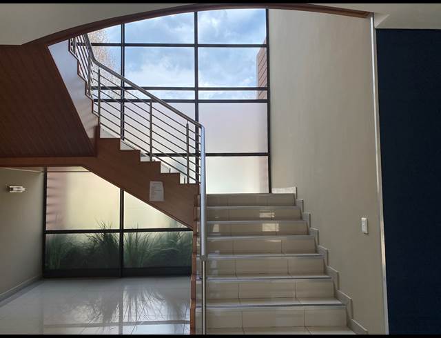 140M² OFFICE TO LET IN CLEARWATER ESTATE