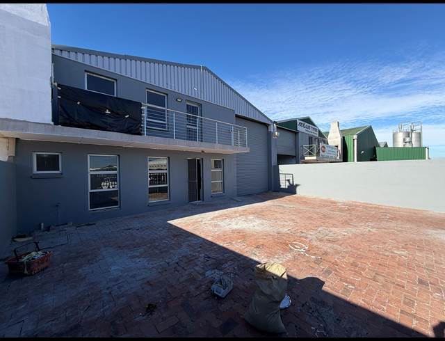 430M² WAREHOUSE TO LET IN SAXENBURG PARK 1