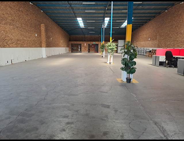 600M² WAREHOUSE TO LET IN POMONA