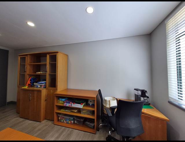 20M² OFFICE TO LET IN DUNKELD WEST
