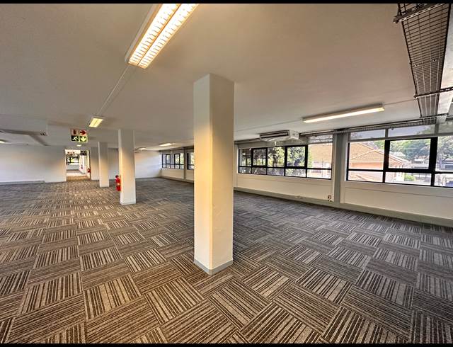 911M² OFFICE TO LET IN GREENSIDE