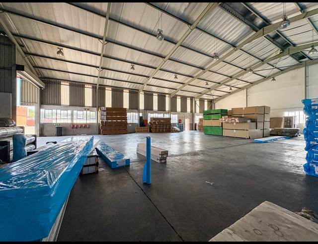 1,345M² WAREHOUSE TO LET IN NEW GERMANY
