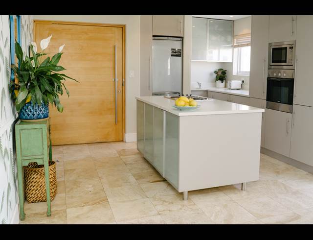 3 BEDROOM APARTMENT TO LET IN SEA POINT