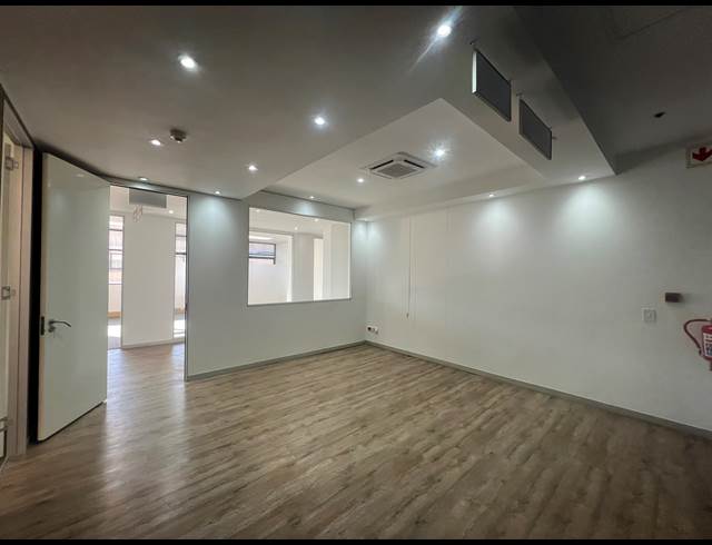 512M² OFFICE TO LET IN SANDHURST