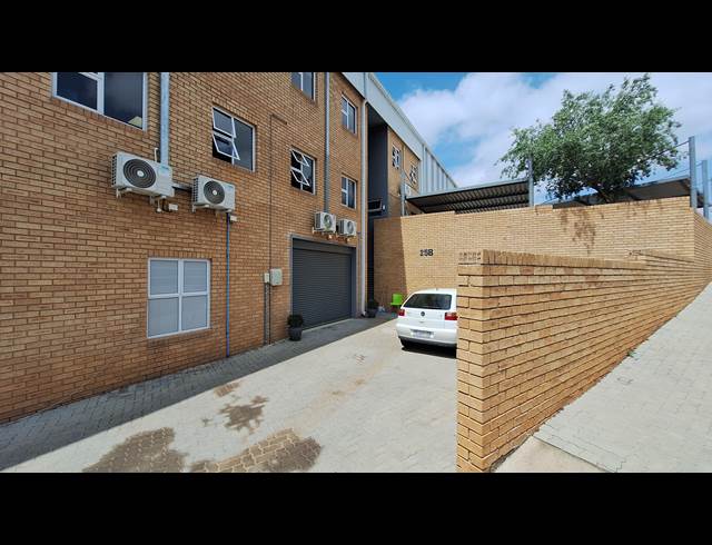 464M² WAREHOUSE TO LET IN LASER PARK