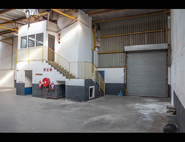 299M² WAREHOUSE TO LET IN KYA SANDS